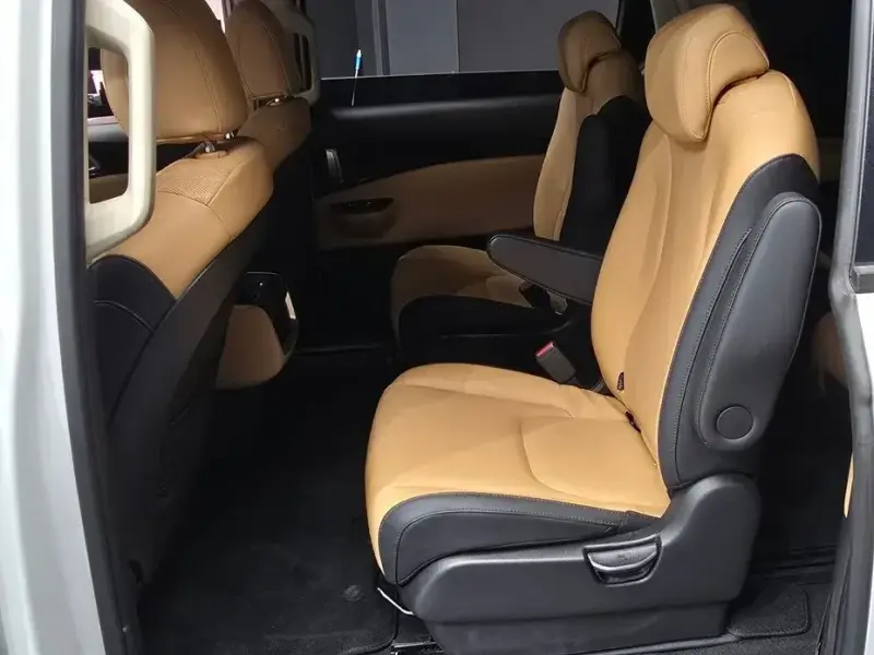 2023 Kia Carnival с пробегом 49 596 км