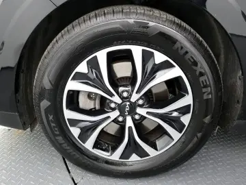 2023 Kia Carnival с пробегом 75 375 км