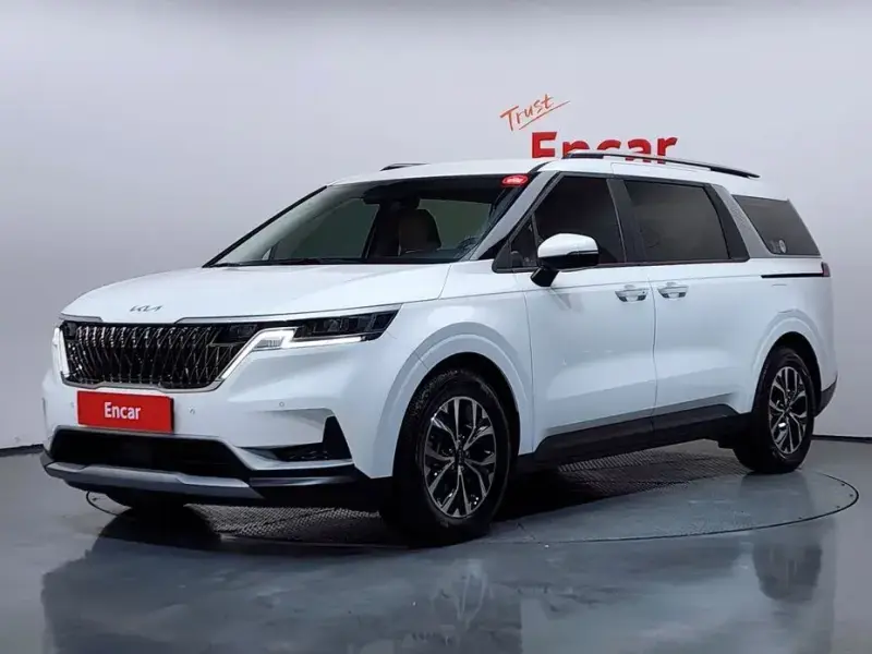 2023 Kia Carnival с пробегом 49 585 км