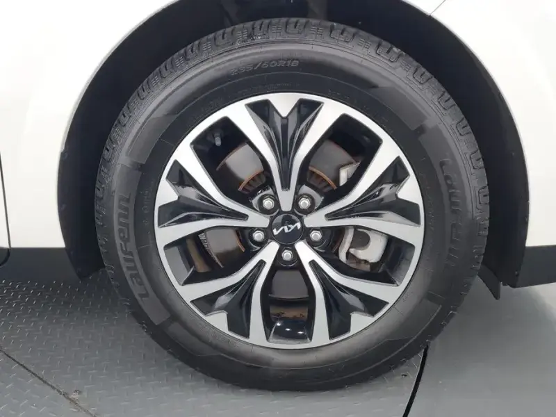 2023 Kia Carnival с пробегом 49 585 км