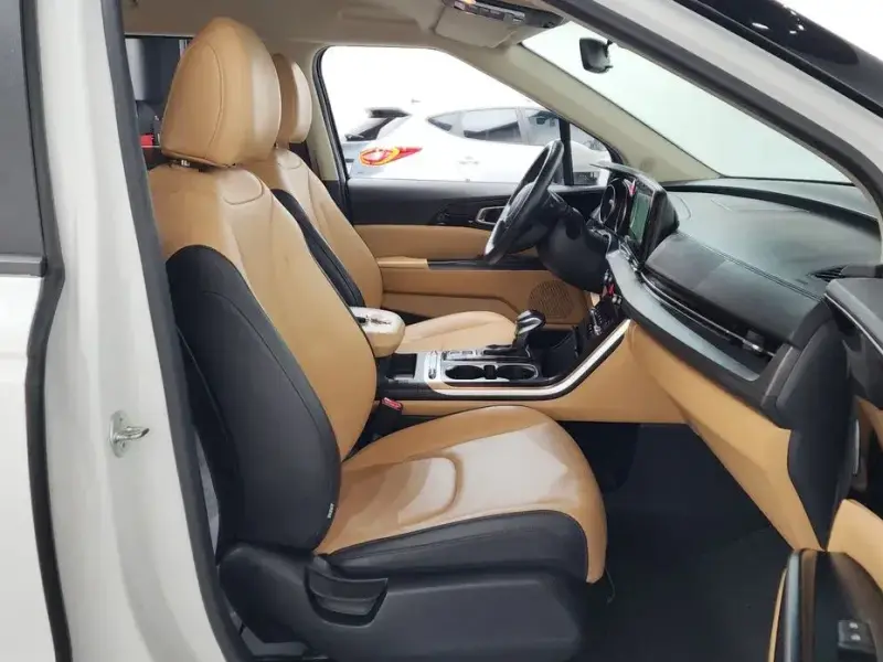2023 Kia Carnival с пробегом 49 585 км