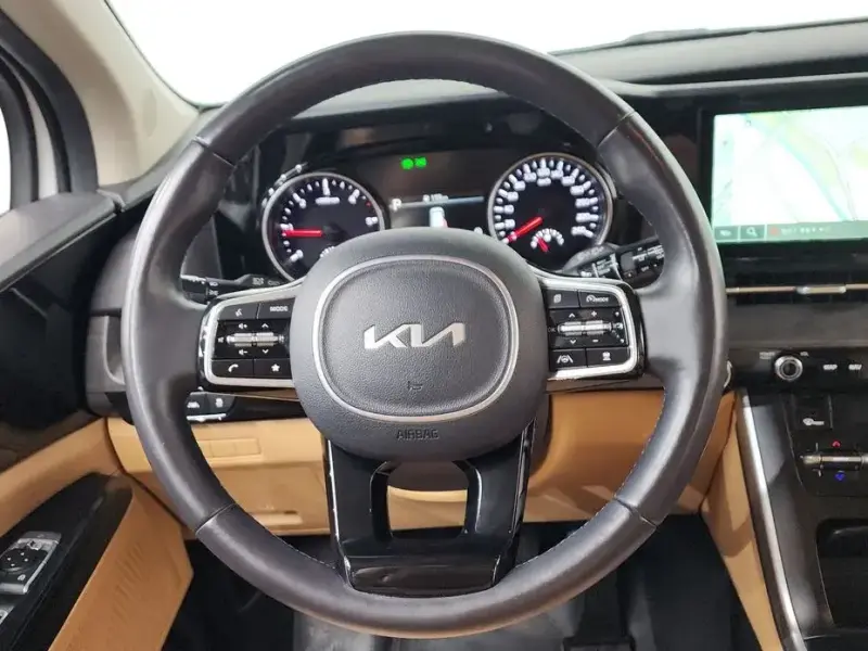 2023 Kia Carnival с пробегом 49 585 км