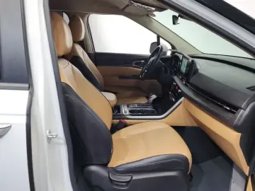 2023 Kia Carnival с пробегом 50 194 км