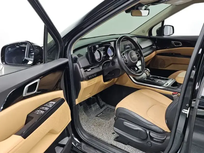 2023 Kia Carnival с пробегом 135 524 км