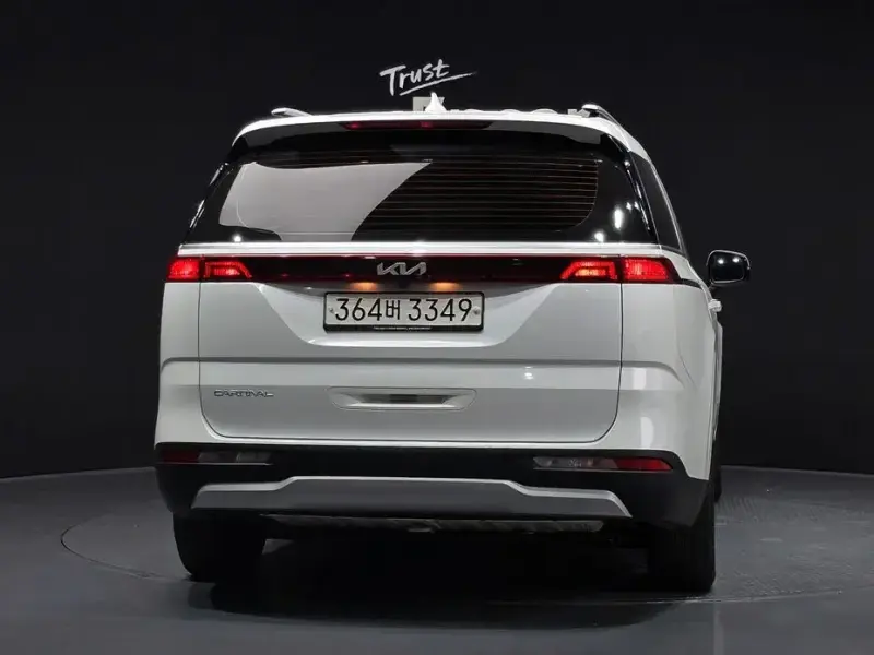 2023 Kia Carnival с пробегом 57 546 км