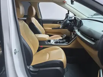 2023 Kia Carnival с пробегом 57 546 км