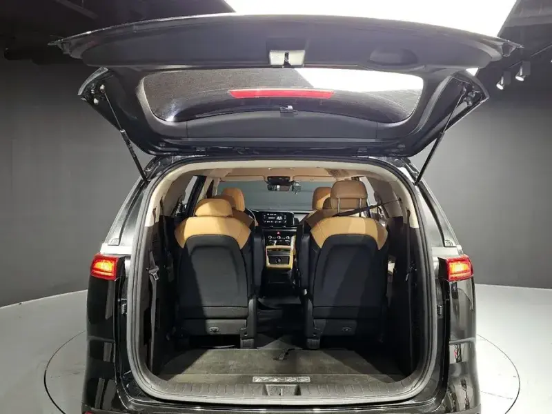2022 Kia Carnival с пробегом 77 516 км