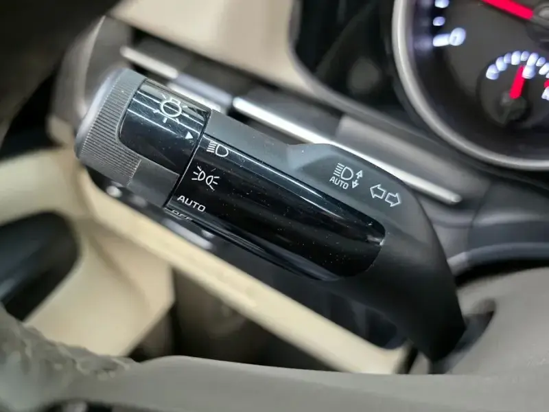 2022 Kia Carnival с пробегом 61 259 км
