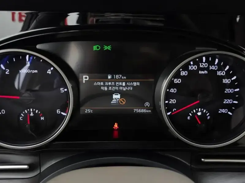 2023 Kia Carnival с пробегом 75 686 км