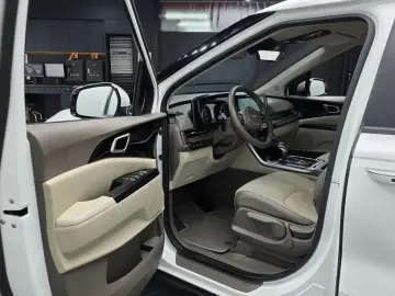 2023 Kia Carnival с пробегом 75 686 км
