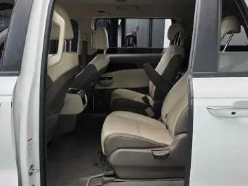 2023 Kia Carnival с пробегом 75 686 км