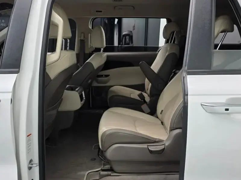 2023 Kia Carnival с пробегом 75 686 км