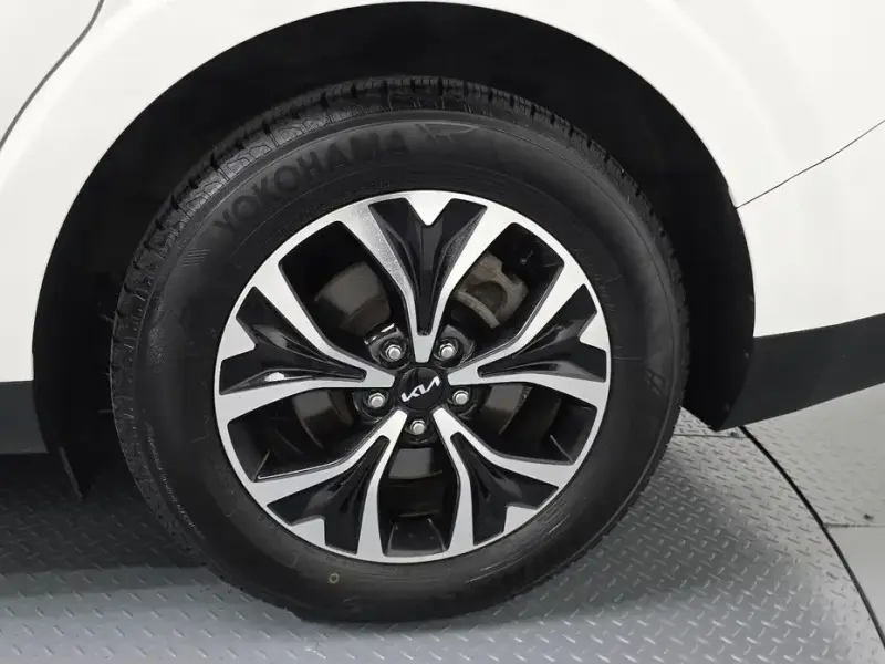 2023 Kia Carnival с пробегом 75 686 км
