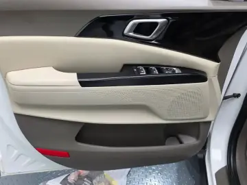 2023 Kia Carnival с пробегом 75 686 км