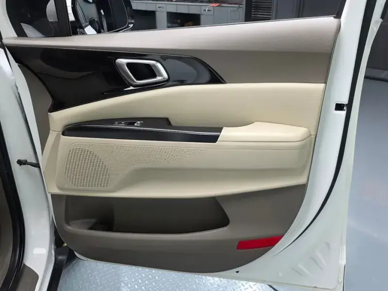 2023 Kia Carnival с пробегом 75 686 км