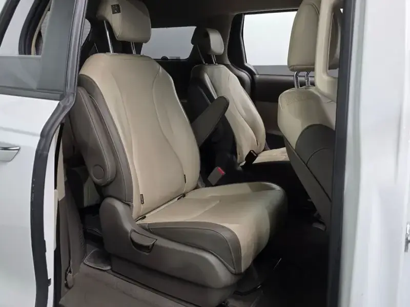 2023 Kia Carnival с пробегом 75 686 км