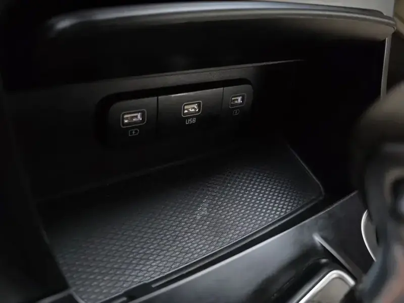 2023 Kia Carnival с пробегом 75 686 км