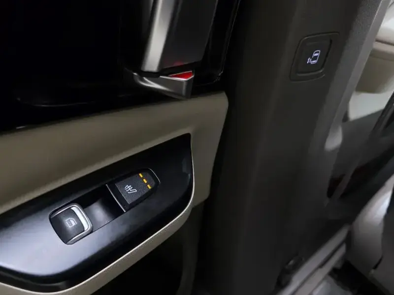 2023 Kia Carnival с пробегом 75 686 км