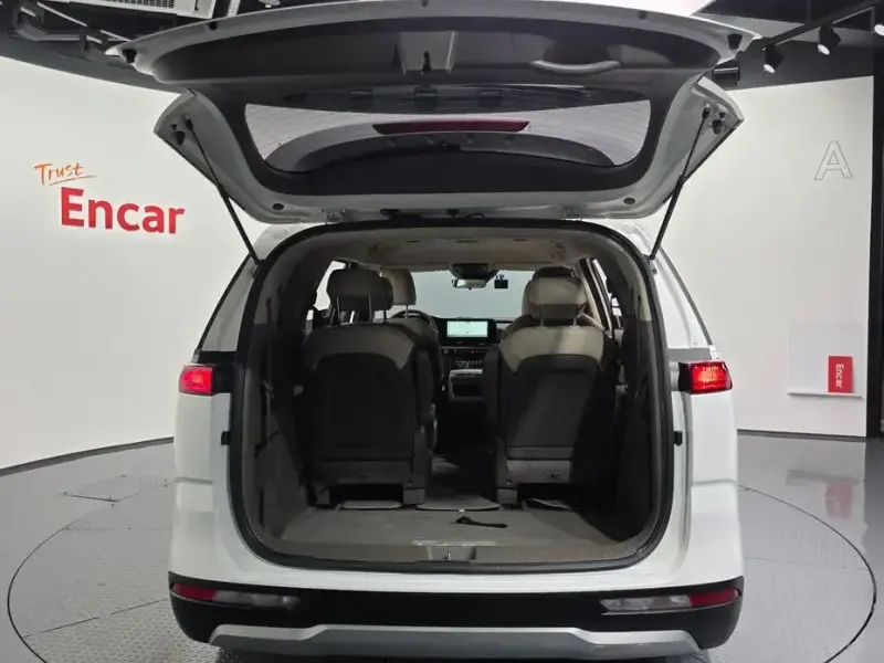 2023 Kia Carnival с пробегом 75 686 км