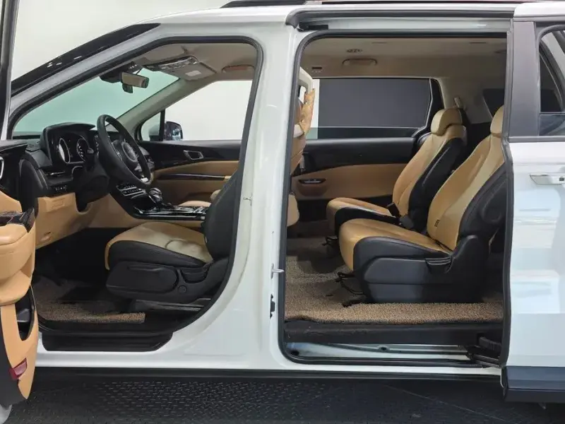2022 Kia Carnival с пробегом 104 179 км