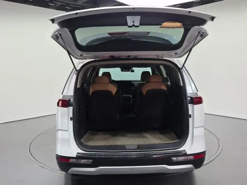 2022 Kia Carnival с пробегом 104 179 км