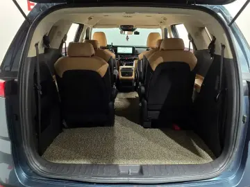 2022 Kia Carnival с пробегом 123 689 км