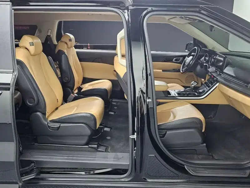 2021 Kia Carnival с пробегом 125 083 км