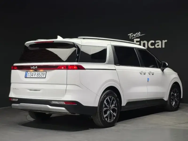 2022 Kia Carnival с пробегом 113 571 км