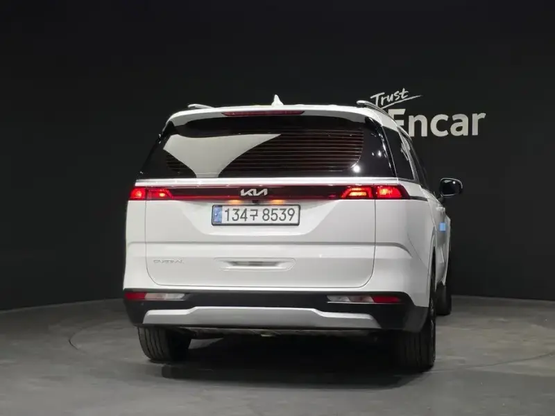 2022 Kia Carnival с пробегом 113 571 км