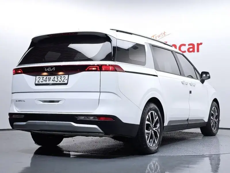 2022 Kia Carnival с пробегом 64 874 км