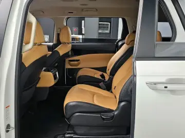 2022 Kia Carnival с пробегом 137 775 км