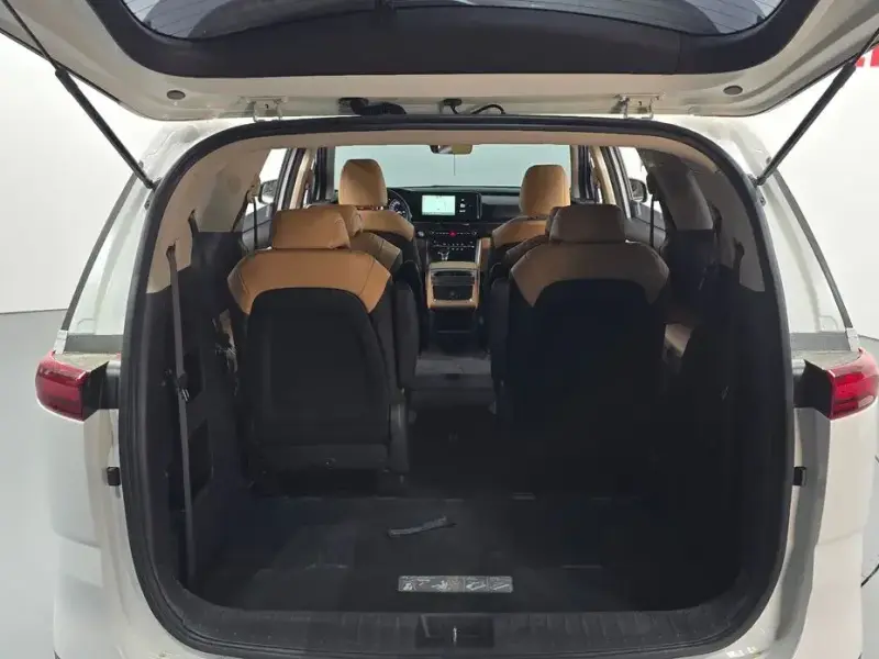 2022 Kia Carnival с пробегом 137 775 км