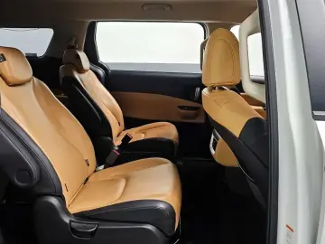 2022 Kia Carnival с пробегом 137 775 км