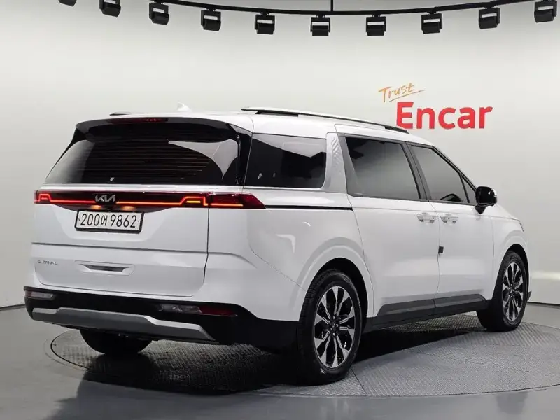 2022 Kia Carnival с пробегом 89 900 км