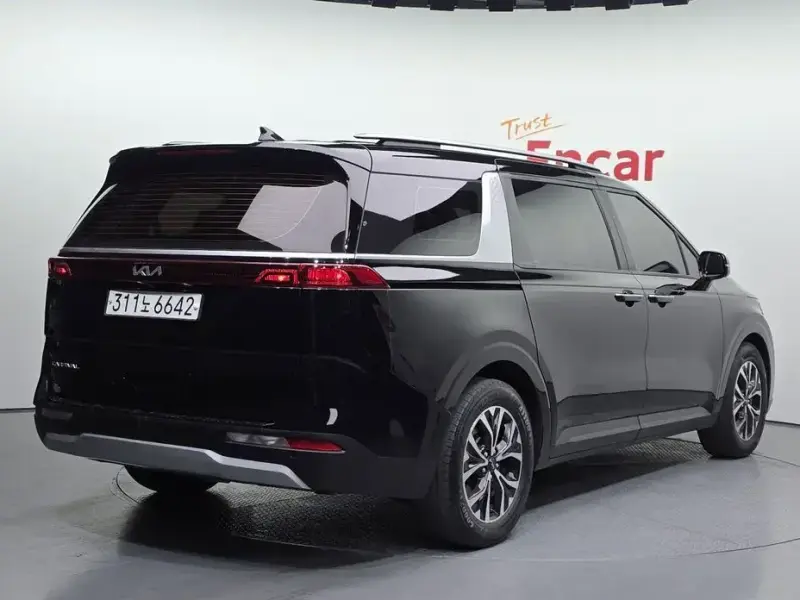 2022 Kia Carnival с пробегом 82 469 км