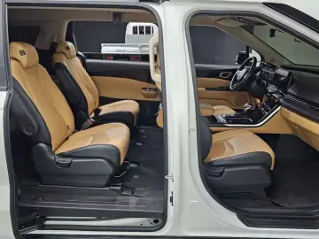 2022 Kia Carnival с пробегом 89 900 км