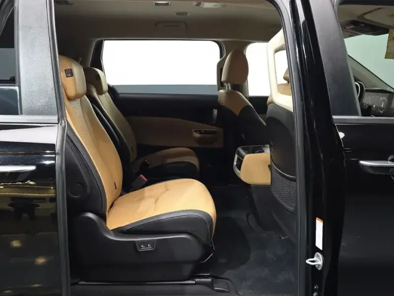 2023 Kia Carnival с пробегом 100 621 км