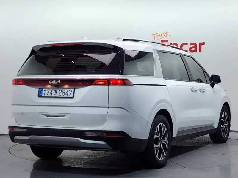 2022 Kia Carnival с пробегом 108 992 км