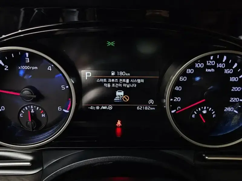 2022 Kia Carnival с пробегом 62 182 км