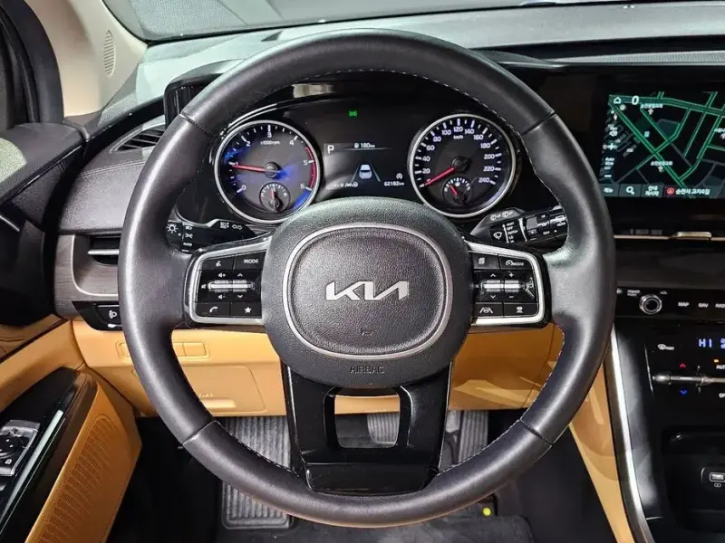 2022 Kia Carnival с пробегом 62 182 км