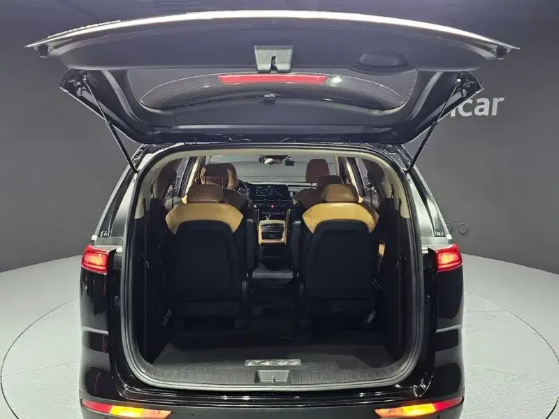 2022 Kia Carnival с пробегом 62 182 км
