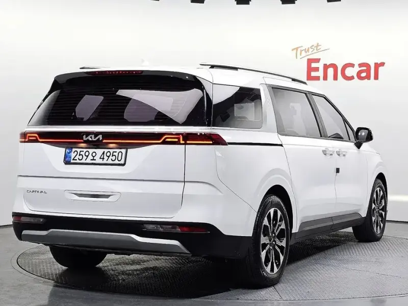 2021 Kia Carnival с пробегом 21 672 км