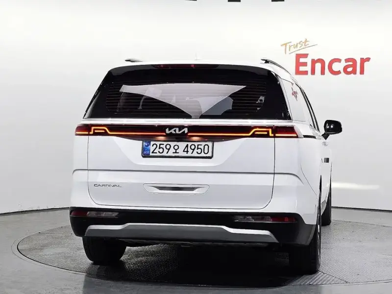 2021 Kia Carnival с пробегом 21 672 км