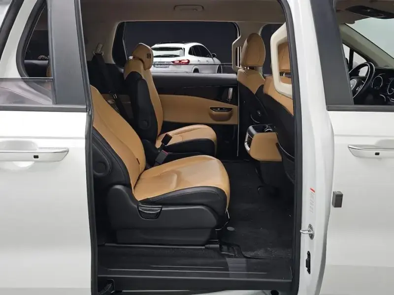 2021 Kia Carnival с пробегом 21 672 км
