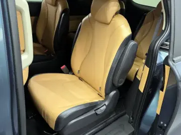 2023 Kia Carnival с пробегом 62 583 км