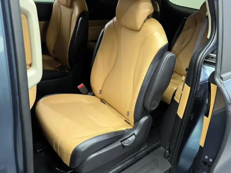 2023 Kia Carnival с пробегом 62 583 км