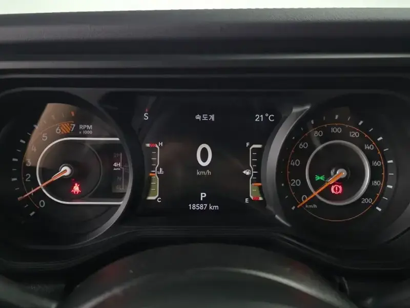 2024 Jeep Wrangler с пробегом 18 587 км