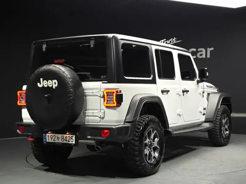 2023 Jeep Wrangler с пробегом 21 684 км