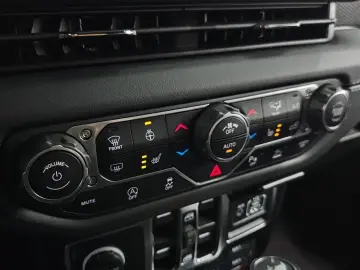 2025 Jeep Wrangler с пробегом 8 357 км