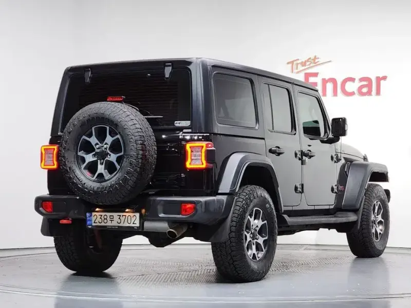 2023 Jeep Wrangler с пробегом 27 983 км